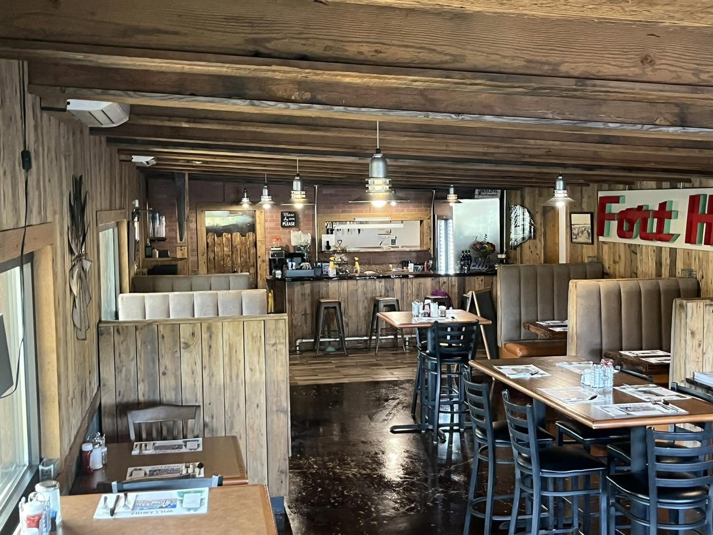 Barnwood dining room with caramel leather booths and pendant lights